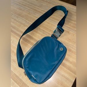Lululemon everywhere belt bag